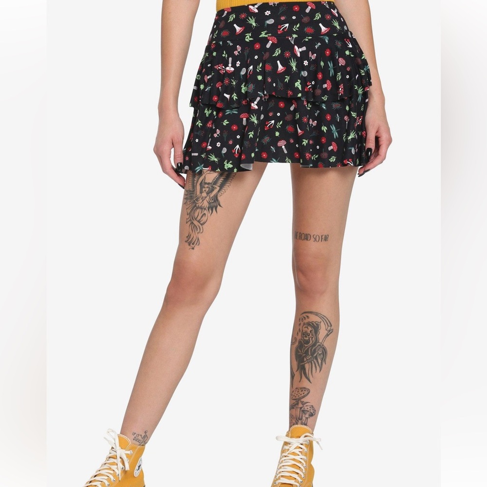 Black mushroom skirt from hot topic